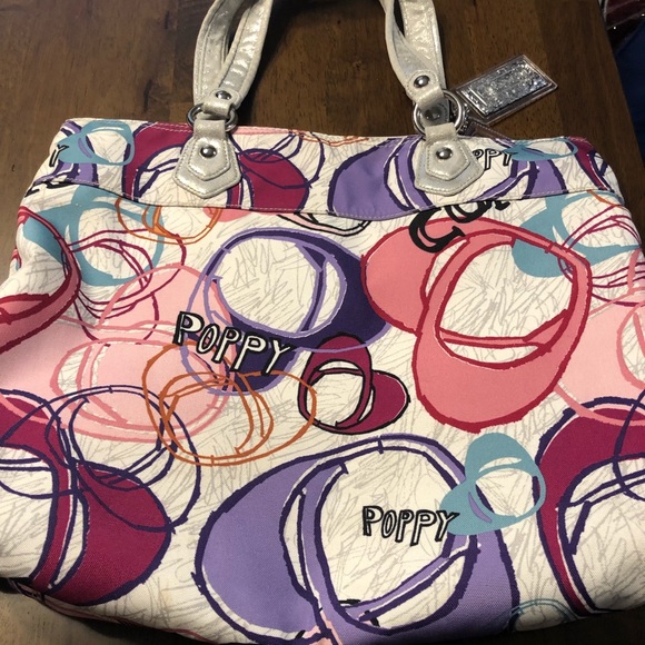 Coach Handbags - Gorgeous Coach Poppy Purse